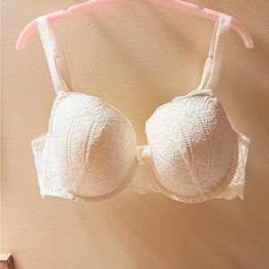 Elegant Lace Full-Coverage Bra - Cream